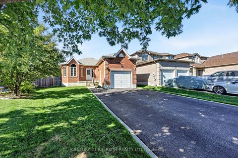 Photo 1 at 12 Lamont Crescent, Ardagh, Barrie