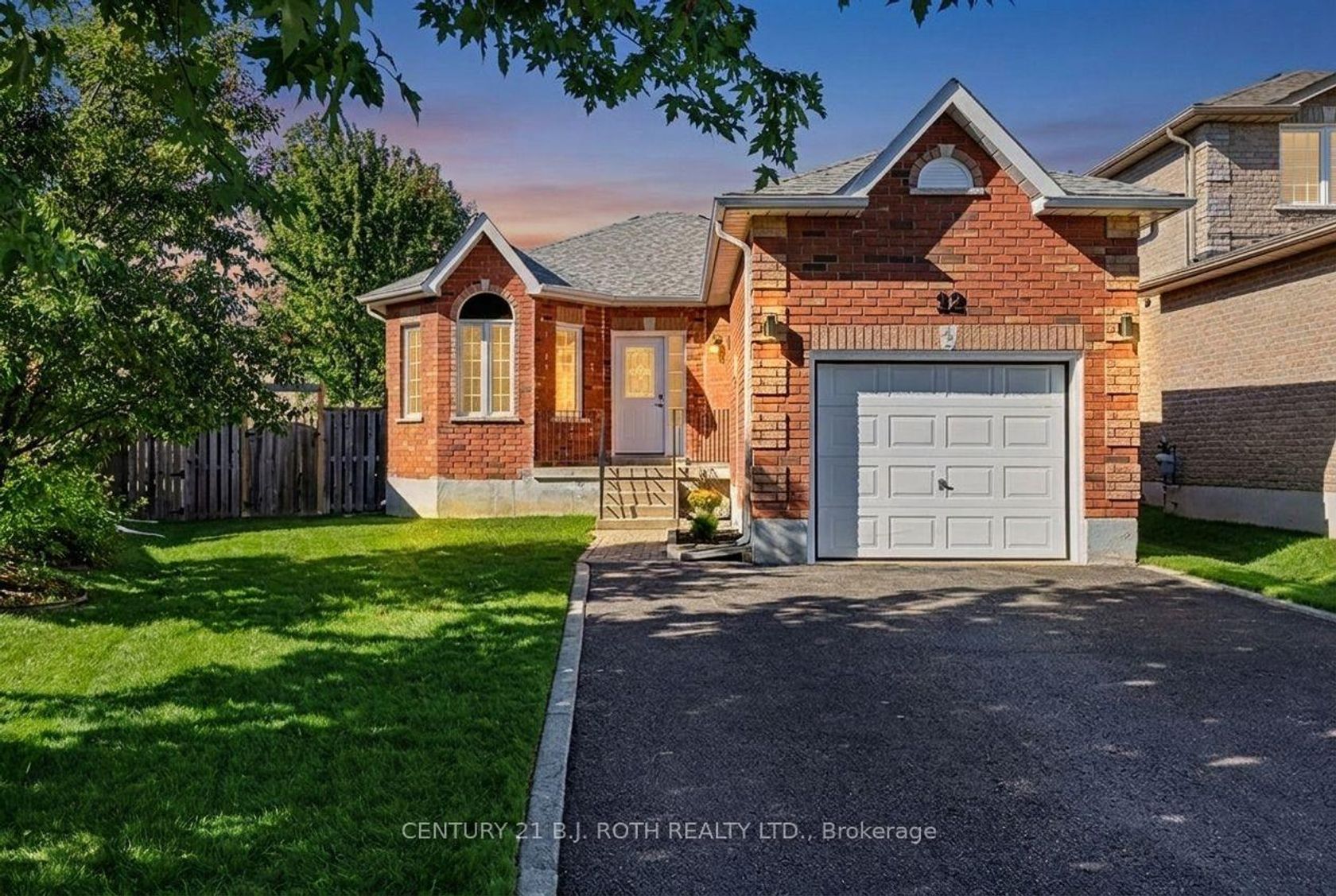 12 Lamont Crescent, Ardagh, Barrie photo number 2