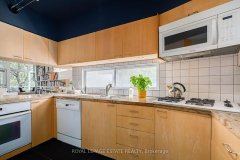 Photo 2 at 61 Seaton Street, Moss Park, Toronto