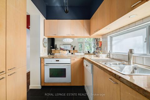 Photo 3 at 61 Seaton Street, Moss Park, Toronto
