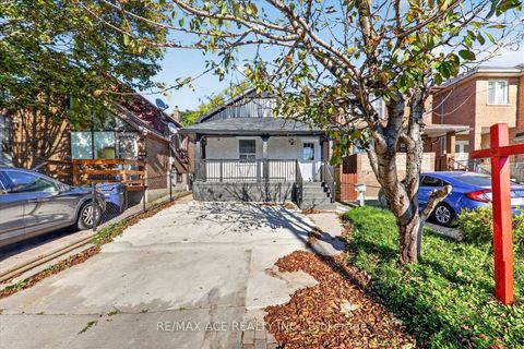 Photo 1 at 47 Laurel Avenue, Kennedy Park, Toronto