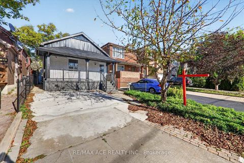 Photo 2 at 47 Laurel Avenue, Kennedy Park, Toronto