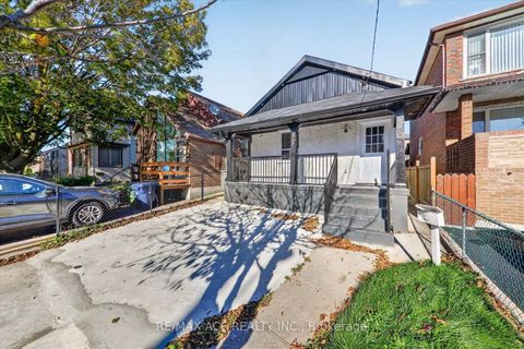 Photo 3 at 47 Laurel Avenue, Kennedy Park, Toronto