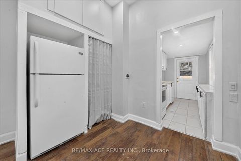 Photo 10 at 47 Laurel Avenue, Kennedy Park, Toronto