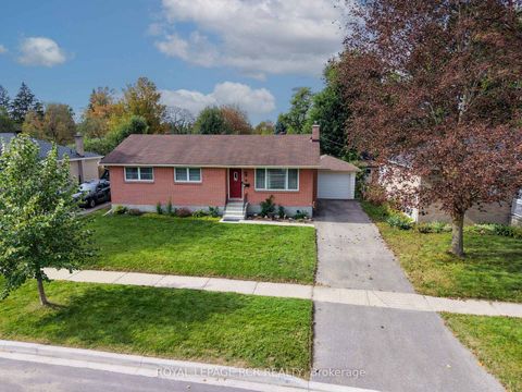 Photo 2 at 18 Oak Street, Wellington, Barrie