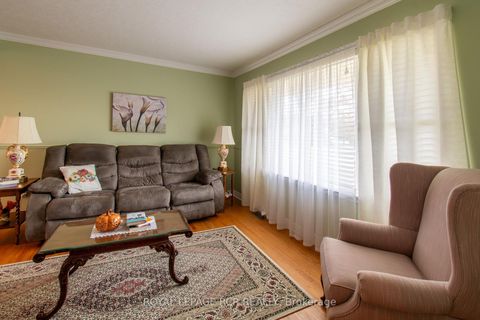 Photo 4 at 18 Oak Street, Wellington, Barrie