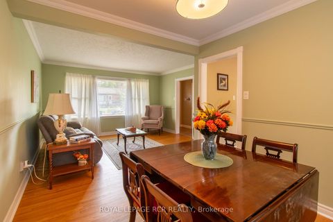 Photo 6 at 18 Oak Street, Wellington, Barrie