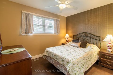 Photo 10 at 18 Oak Street, Wellington, Barrie