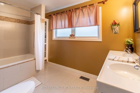 Photo 12 at 18 Oak Street, Wellington, Barrie