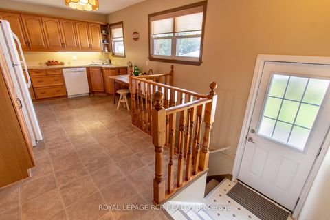 Photo 15 at 18 Oak Street, Wellington, Barrie
