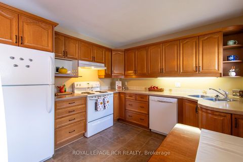 Photo 18 at 18 Oak Street, Wellington, Barrie