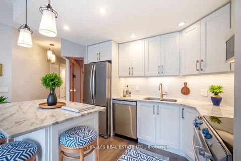 Photo 12 at 502 - 218 Queens Quay W, Waterfront Communities C1, Toronto