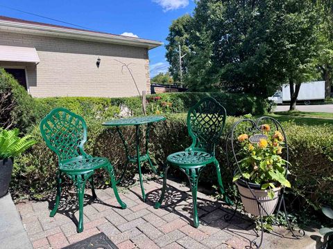 Photo 4 at 23 Banstock Drive, Steeles, Toronto