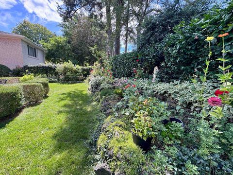 Photo 13 at 23 Banstock Drive, Steeles, Toronto