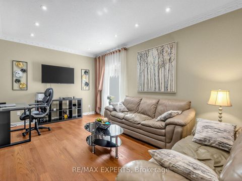 Photo 3 at 113 Sonoma Boulevard, Sonoma Heights, Vaughan