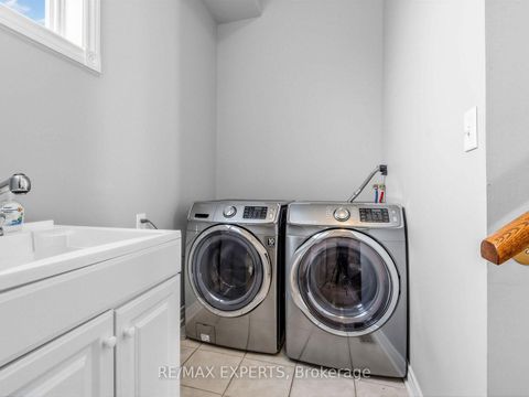 Photo 12 at 113 Sonoma Boulevard, Sonoma Heights, Vaughan