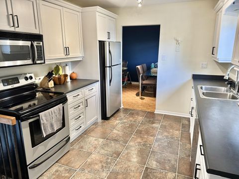 Photo 9 at 20 Sanderson Crescent, North Richvale, Richmond Hill