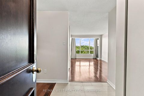 Photo 2 at 1009 - 1320 Islington Avenue, City Centre West, Toronto