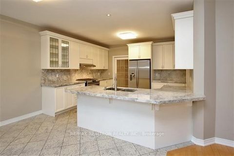Photo 4 at 22 St Urbain Drive, Vellore Village, Vaughan