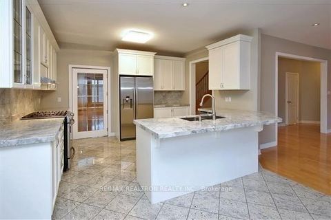 Photo 5 at 22 St Urbain Drive, Vellore Village, Vaughan