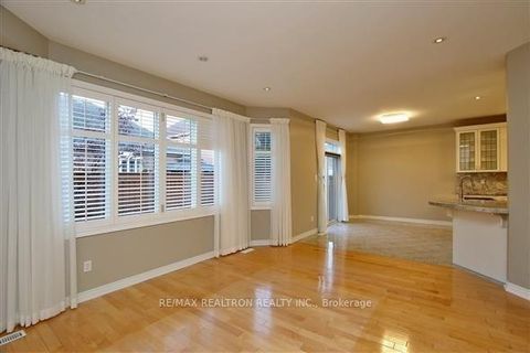 Photo 7 at 22 St Urbain Drive, Vellore Village, Vaughan