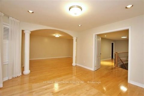 Photo 10 at 22 St Urbain Drive, Vellore Village, Vaughan