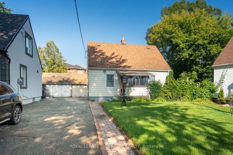 Photo 1 at 15 Kemp Square, Amesbury, Toronto
