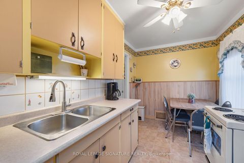 Photo 8 at 15 Kemp Square, Amesbury, Toronto