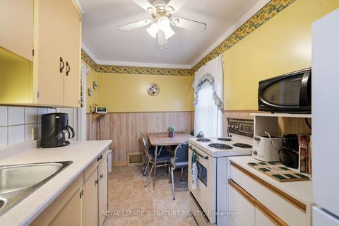 Photo 9 at 15 Kemp Square, Amesbury, Toronto