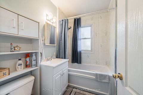 Photo 10 at 15 Kemp Square, Amesbury, Toronto
