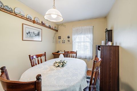 Photo 12 at 15 Kemp Square, Amesbury, Toronto
