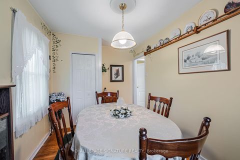 Photo 13 at 15 Kemp Square, Amesbury, Toronto