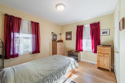 Photo 14 at 15 Kemp Square, Amesbury, Toronto