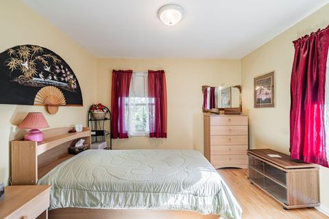 Photo 15 at 15 Kemp Square, Amesbury, Toronto