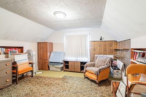 Photo 17 at 15 Kemp Square, Amesbury, Toronto