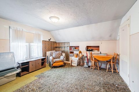 Photo 18 at 15 Kemp Square, Amesbury, Toronto