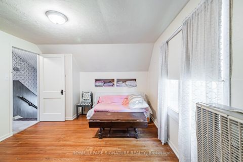 Photo 22 at 15 Kemp Square, Amesbury, Toronto