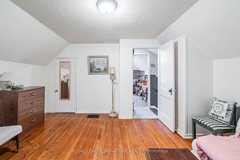 Photo 23 at 15 Kemp Square, Amesbury, Toronto