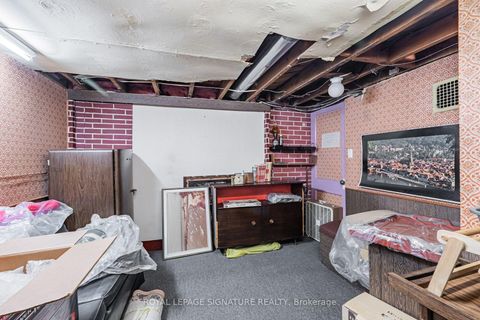 Photo 24 at 15 Kemp Square, Amesbury, Toronto
