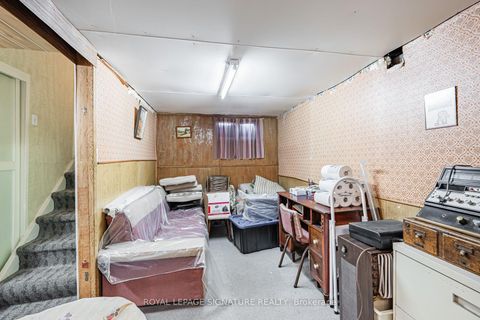 Photo 25 at 15 Kemp Square, Amesbury, Toronto
