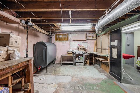 Photo 27 at 15 Kemp Square, Amesbury, Toronto
