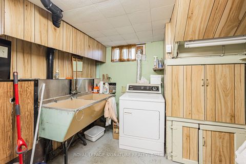 Photo 28 at 15 Kemp Square, Amesbury, Toronto
