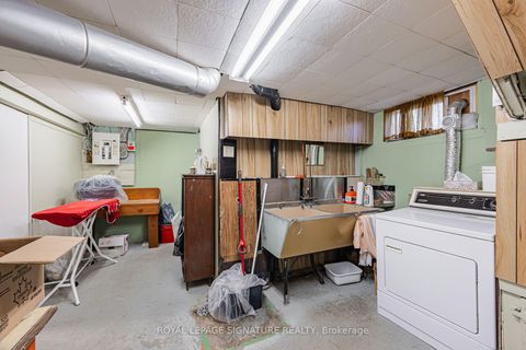 Photo 29 at 15 Kemp Square, Amesbury, Toronto