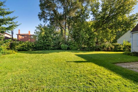 Photo 36 at 15 Kemp Square, Amesbury, Toronto