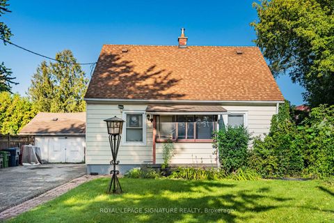 Photo 37 at 15 Kemp Square, Amesbury, Toronto