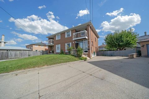 Photo 1 at 11 Dixiana Court, Jane Heights, Toronto