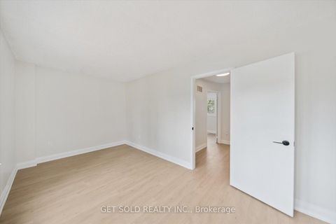 Photo 15 at 232 Kozlov Street, West Bayfield, Barrie