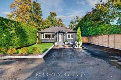 Photo 3 at 32 Farley Circle, Historic Lakeshore Communities, Georgina