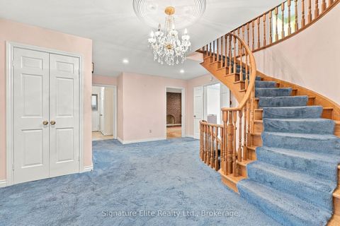 Photo 2 at 20 Riderwood Drive, Windfields, Toronto