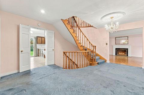 Photo 3 at 20 Riderwood Drive, Windfields, Toronto